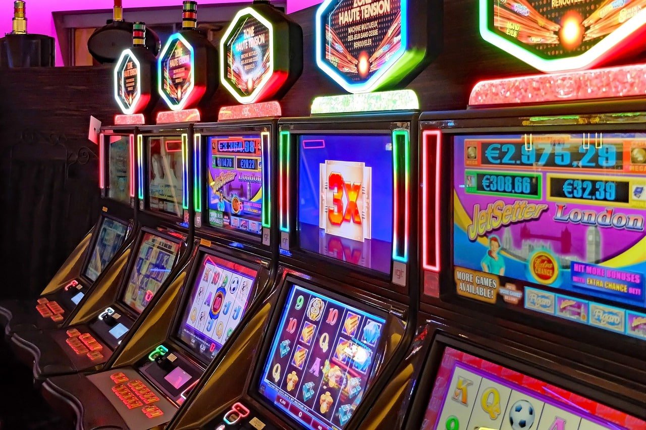 Pelanggan bet10rb menghubungi layanan dukungan melalui perangkat mobile